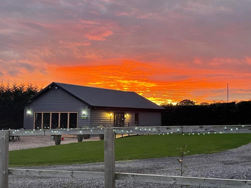 King Richard'S Luxury Lodge - Sleeps Up To 8 ,Dog Friendly ,Near Sherwood Forest At Fairview Farm In Nottingham Set In 88 Acres And Great For Groups,Family Gatherings,Corporate Events Екстер'єр фото