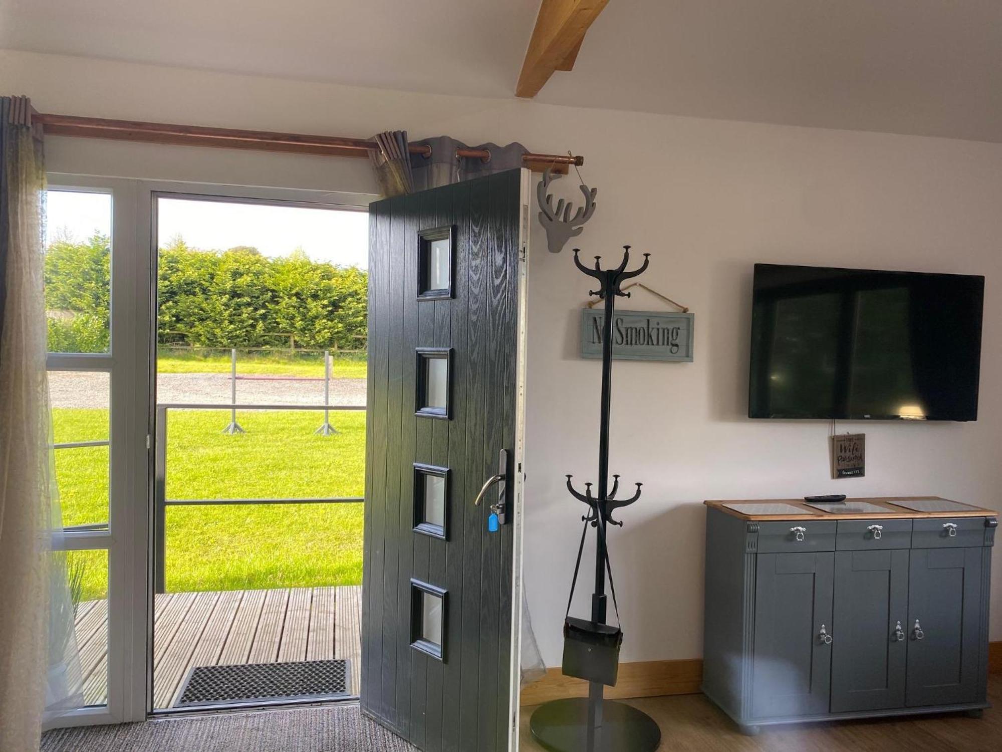 King Richard'S Luxury Lodge - Sleeps Up To 8 ,Dog Friendly ,Near Sherwood Forest At Fairview Farm In Nottingham Set In 88 Acres And Great For Groups,Family Gatherings,Corporate Events Екстер'єр фото