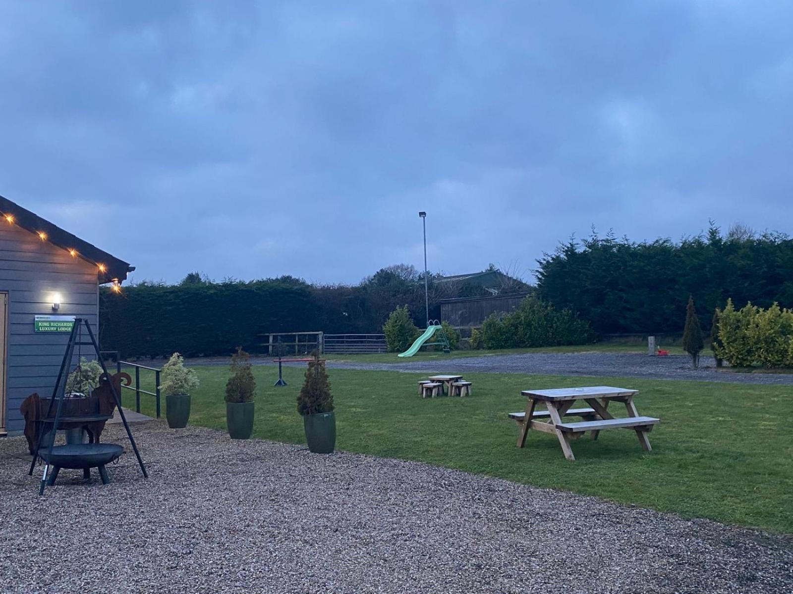 King Richard'S Luxury Lodge - Sleeps Up To 8 ,Dog Friendly ,Near Sherwood Forest At Fairview Farm In Nottingham Set In 88 Acres And Great For Groups,Family Gatherings,Corporate Events Екстер'єр фото